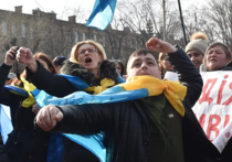 В ночь на 6 марта группа неизвестных совершила нападение на посольство Российской Федерации на Воздухофлотском проспекте в Киеве