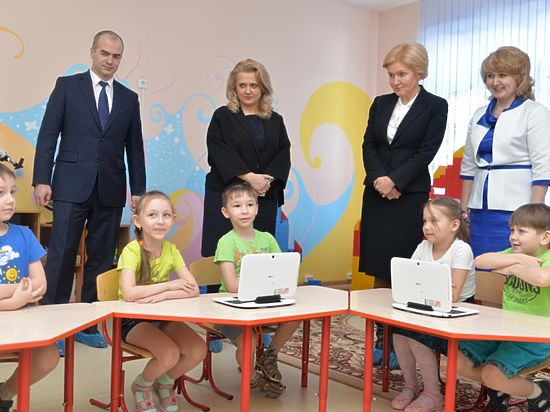 Вице-премьер посетила образовательные учреждения республики 