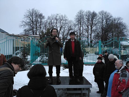 Звезды и жители Рублевки вышли на митинг против застройки заповедной территории Подмосковья вместе с коммунистами