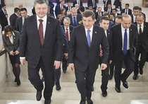 Президент Украины Петр Порошенко, который прибыл в Турцию с официальным визитом, намерен обсудить с Анкарой крымский вопрос, а также некоторые аспекты экономических отношений двух стран
