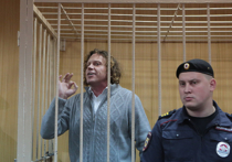Мосгорсуд продлил до 12 июня срок содержания под стражей бизнесмену Сергею Полонскому, который обвиняется в мошенничестве, передает корреспондент «МК» из зала суда