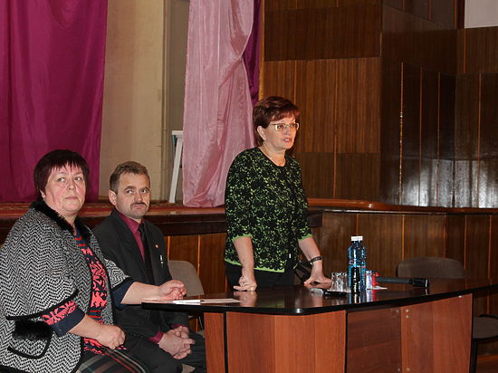 Рабочая поездка областных депутатов в Зырянский район была посвящена основным вопросам социально-экономического развития муниципалитета