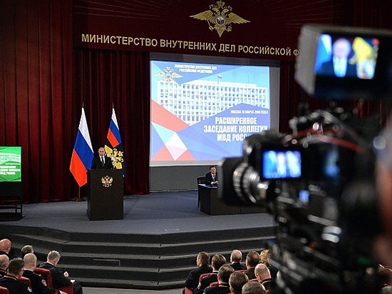 Путин предупредил МВД об алкоголиках, мигрантах и криминалитете во власти Путин предупредил МВД об алкоголиках, мигрантах и криминалитете во власти