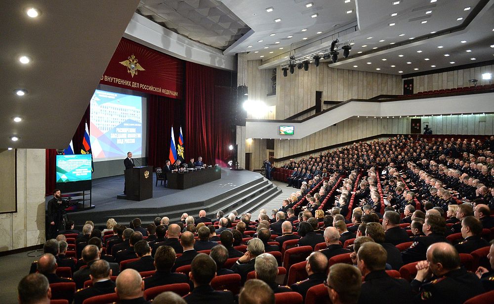 Путин поставил задачи сотрудникам полиции на расширенном заседании коллегии МВД