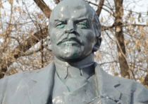 29 часов ушло на то, чтобы демонтировать самый большой памятник Ленину на Украине в Запорожье