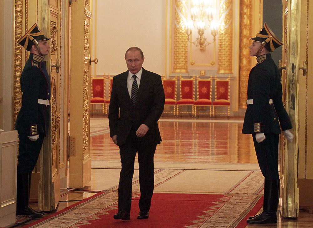 Путин вручил награды военнослужащим, вернувшимся из Сирии