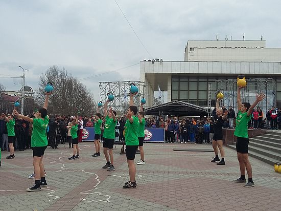 В Симферополе отметили «Крымскую весну» массовым спортивным порывом