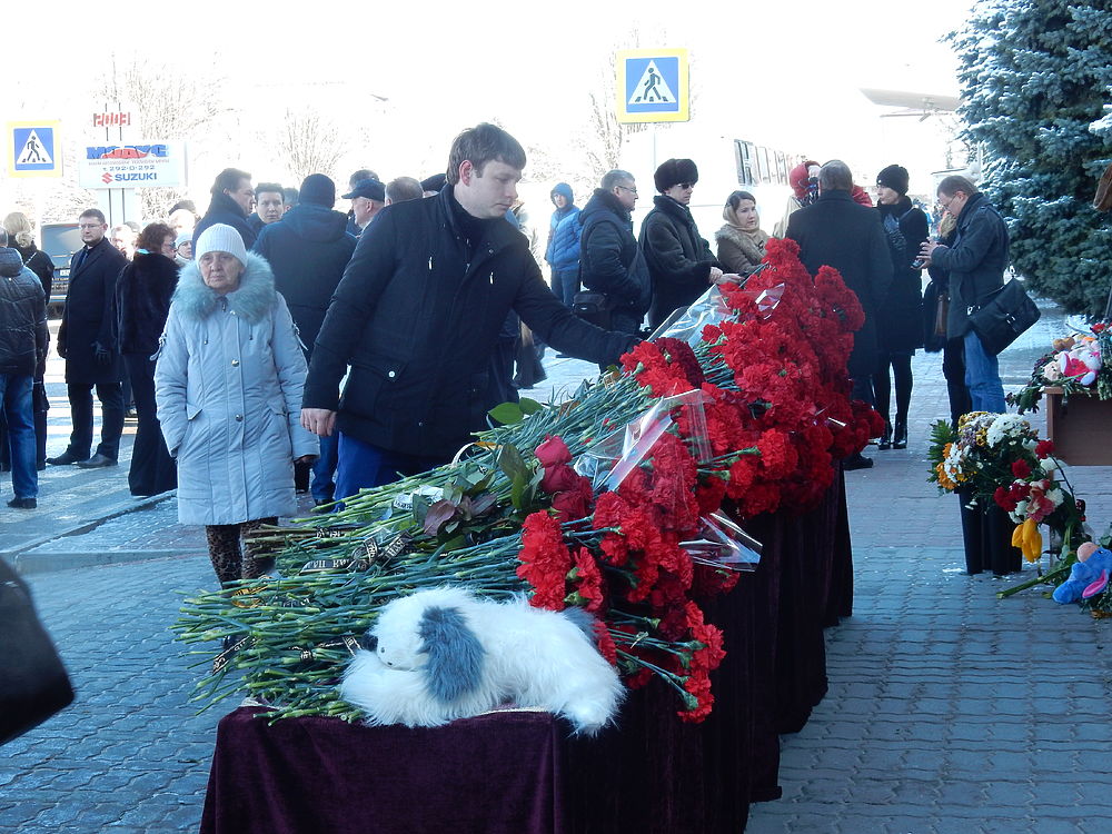 Жители Ростова-на-Дону создали мемориал в память о погибших в авиакатастрофе 