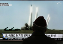Южнокорейский спецпредставитель по вопросам мира и безопасности на Корейском полуострове Ким Хон Гюн и координатор Госдепартамента США по санкциям Дэниэл Фрид в понедельник обсудили введение новых санкций против КНДР, сообщило южнокорейское агентство Ренхап