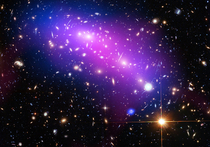 Команда, работающая с орбитальной обсерваторией «Хаббл», опубликовала на сайте телескопа снимок, изображающий столкновение и постепенное слияние двух скоплений галактик