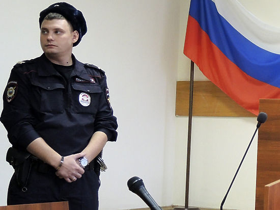 Строже аэропорта: журналисты рассказали о беспрецедентных мерах на процессе Савченко Строже аэропорта: журналисты рассказали о беспрецедентных мерах на процессе Савченко