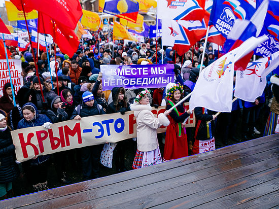 В честь воссоединения с Крымом и Севастополем в Оренбурге прошёл представительный митинг