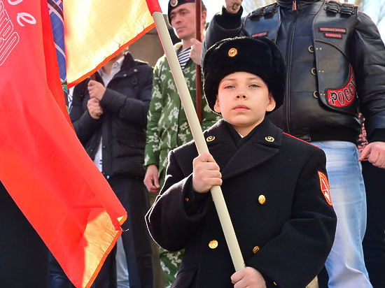 В годовщину исторического решения жителей Крыма о воссоединении с Россией в Саратове прошёл митинг, посвящённый этому событию