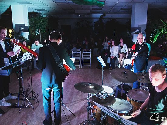 Специально для проекта Music Inside Михаил Баланов собрал коллектив из лучших музыкантов города