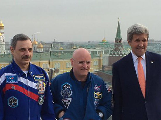 Американский госсекретарь в Москве встретился с принцем и космонавтами