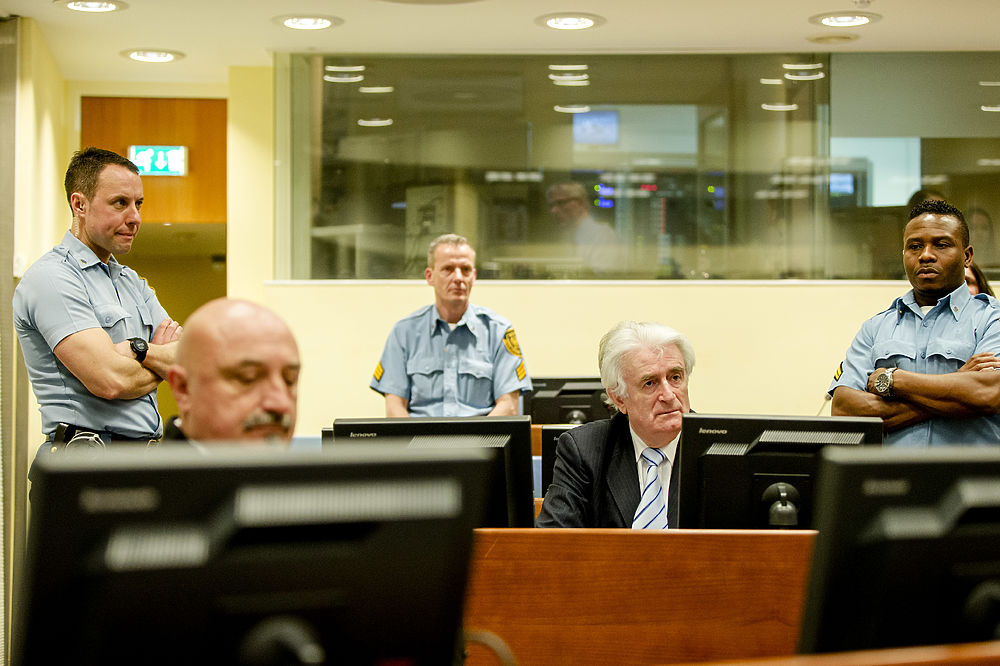 Караджич получил 40 лет тюрьмы, выслушав приговор с обреченным лицом