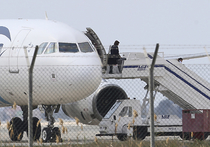 Пока не известна ключевая подробность захвата самолета EgyptAir, приземлившегося на Кипре — имеет ли при себе  Ибрагим Абдель Таваб Самаха взрывчатку, реальный пояс шахида? По предварительной информации, бомбы на борту не было