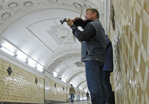 Слух пассажиров московской подземки на станциях больше не будут услаждать бродячие артисты