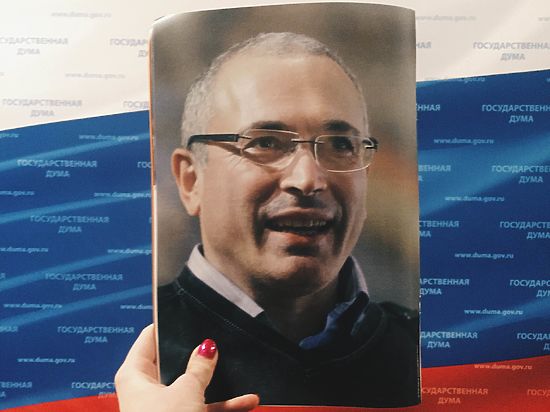 Сотрудница «Открытой России» принесла в парламент первый номер нового журнала