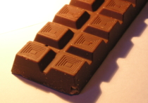 Группа ученых, представляющих Технологический университет Суинберна в Австралии, пришла к выводу, что шоколад, как и предполагалось ранее, улучшает настроение того, кто его потребляет