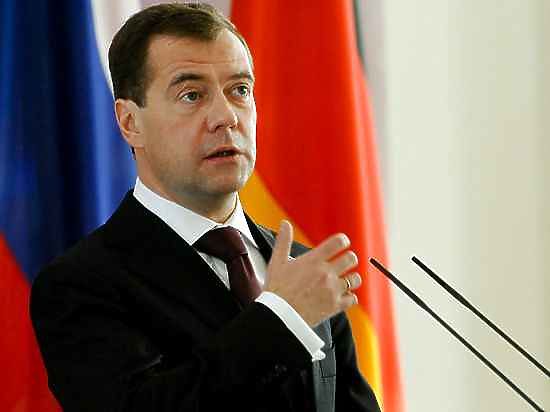 Вопрос о необходимости запретить разливать пенный напиток в пластиковую тару обсуждался на совещании у Медведева