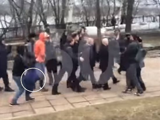 Местные активисты «Антимайдана» встретили оппозиционера у отеля