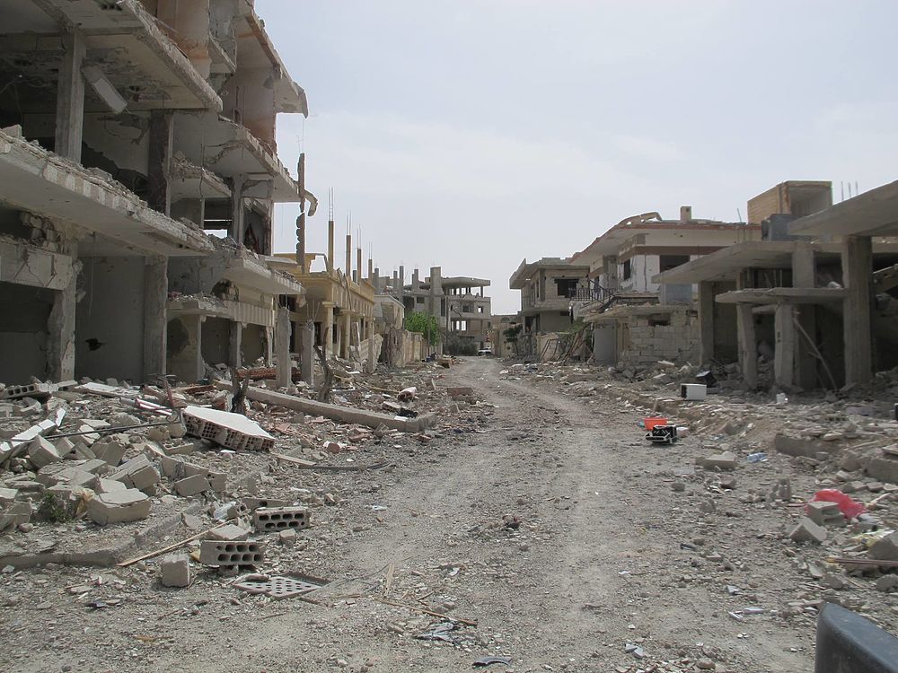 Военные показали освобожденный от ИГИЛ сирийский город Эль-Каратейн