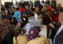 В тринадцати из пятнадцати провинций Сирии (за исключением провинций Иблид и Ракка, контролируемых запрещенными в РФ террористическими группировками «Исламское государство» и «Джебхат ан-Нусра») в среду открылись избирательные участки – в САР начались парламентские выборы