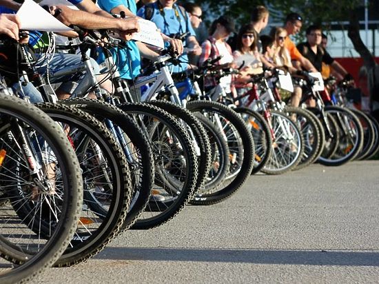 На открытии велосезона в Алматы собралось несколько тысяч человек