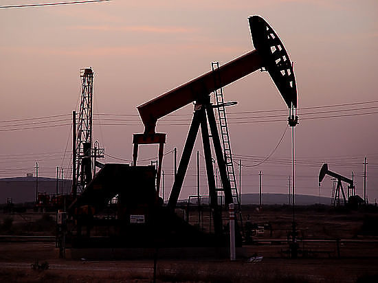Стороны не смогли договориться о сокращении добычи нефти и решили отложить этот вопрос до июня