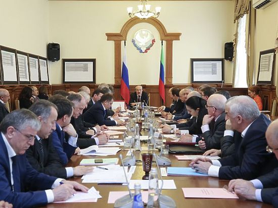 19 апреля, под руководством Рамазана Абдулатипова состоялось заседание Совета по координации деятельности контролирующих и правоохранительных органов в финансово-бюджетной сфере при Главе РД