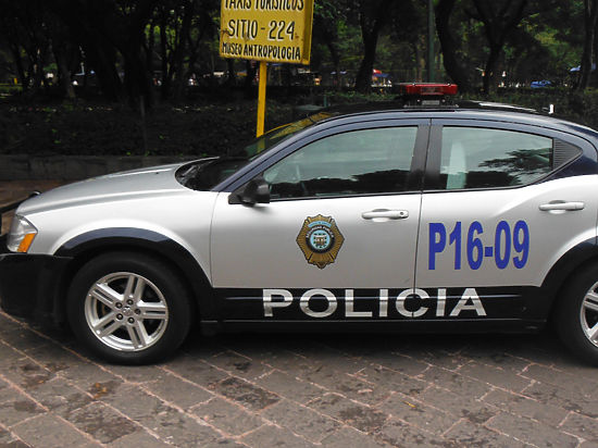 Сотрудница полиции сделала селфи в служебном авто и вызвала грандиозный скандал