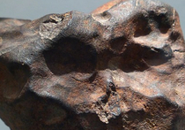 Еще один фрагмент метеорита, упавшего в Челябинской области в феврале 2013 года, обнаружен в ходе новой экспедиции уральскими учеными 26 апреля