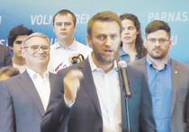 Вечером в среду соратники Алексея Навального и Владимира Милова объявили о распаде Демкоалиции: Навальный заявил, что общего списка с ПАРНАС на выборах в Госдуму не будет, а Милов написал, что пропустит избирательную кампанию