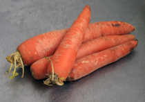Длинную морковь в качестве оружия против своего противника использовали двое москвичей