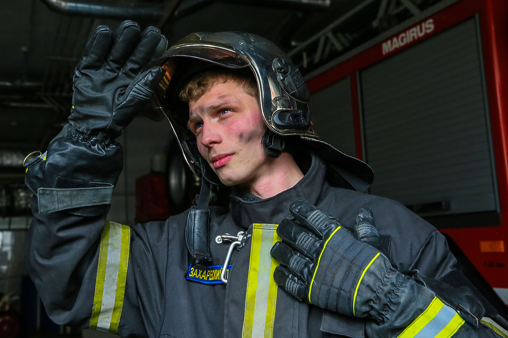 Самые красивые пожарные Москвы: необычный рейтинг в честь праздника