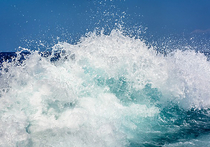 Группа российских ученых выяснила, каким образом волны на поверхности жидкости образуют вихревые течения