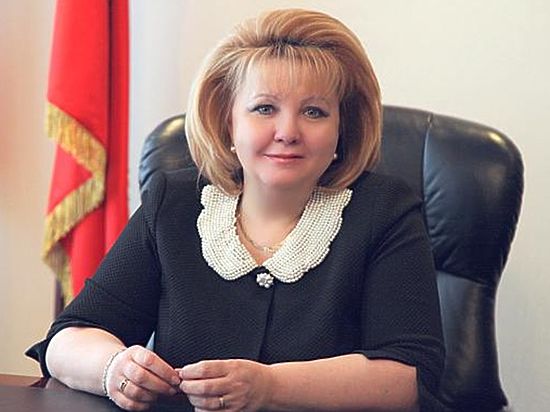 Председатель Курской облдумы Татьяна Воронина поздравляет курян с праздником