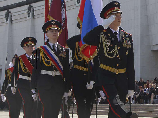 Сергей Собянин поздравил будущих защитников отечества с Днем Победы