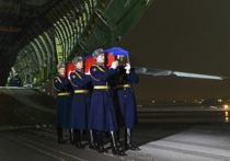 В Приамурье неизвестные вандалы осквернили монумент погибшим в Сирии российским военнослужащим - пилоту Су-24 Олегу Пешкову и морпеху Александру Позыничу