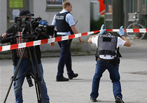 Ранним утром во вторник, 10 мая, вооруженный ножом мужчина с криками «Аллаху акбар» набросился на людей, попавшихся ему на глаза на железнодорожной станции города Графинг, что в паре десятков километров от Мюнхена