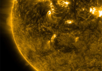 Видеозапись, на которой демонстрируется прохождение Меркурия по диску Солнца, представило на своей страничке в Twitter американское аэрокосмическое агентство NASA