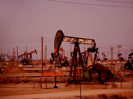На этом фоне саудиты решили резко увеличить добычу нефти
