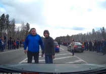 Полицейские Иркутской области допросили двух участников нелегальной гонки, имевшей место 30 апреля на участке объездной автодороги «Ангарск-Шелехов», а также 23-летнего жителя Ангарска, который препятствовал движению легкового автомобиля по дороге общего пользования во время инцидента