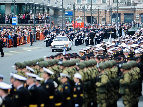 День Победы Приморье отметило парадом, шествием и фейерверком