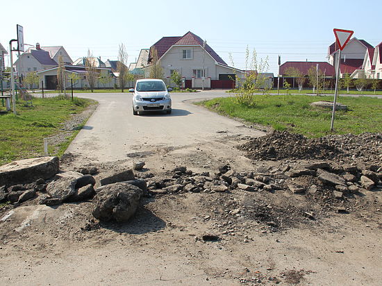 Жители поселка Солнечная Поляна пытаются избавиться от автомобилистов