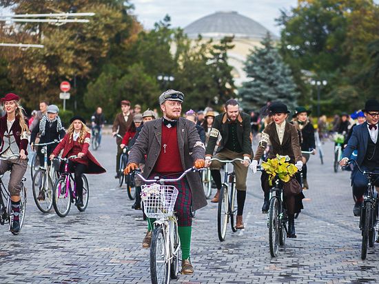 В Евпатории 14 мая стартует VII Твидовый ретро-круиз: велопрогулка в кинематограф