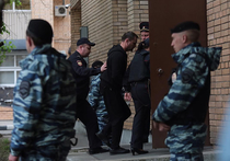 	В понедельник, 16 мая, стало известно о том, что Юрий Чабуев — руководитель Хованского кладбища — был задержан по делу о произошедших там беспорядках