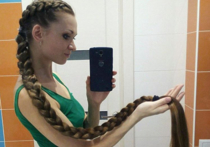 Жительница Барнаула Дарья Губанова прославилась в соцсетях благодаря своим длинным и густым волосам