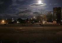 В США полицейский из штата Мэн случайно снял падение метеорита на видеорегистратор своего автомобиля